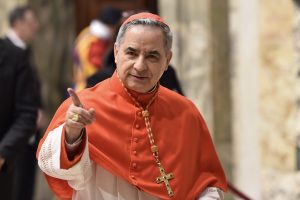 Cardeal CONDENADO desafia a Igreja: ‘Estarei no Conclave!’ – A POLÊMICA que você precisa saber!
