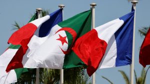 França Choca o Mundo: 12 Funcionários Argélios Expulsos em Meio a Crise Explosiva!