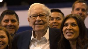 Warren Buffett Acumula uma Montanha de Dinheiro: Você Está Perdendo a Chance de Ficar Rico?