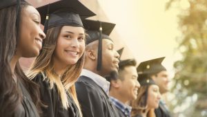 Faculdades da Ivy League Disparam Custos e Prometem Ajuda Financeira: É Hora de Acordar para a Crise do Ensino!