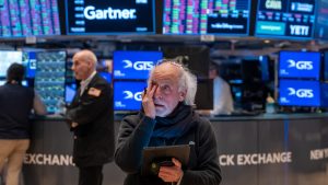Tarifas e Guerras Comerciais: O Pesadelo que Está Destruindo Seu Investimento!