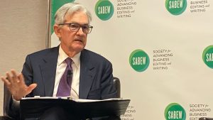 Jerome Powell Desafia o Sistema: A Verdadeira Mensagem por Trás dos Laços Roxos!