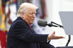 Trump Declara Guerra: UE ‘Patética’ Sob Ataque com Tarifas Explosivas de 20%!