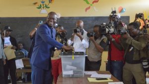 IMPENSÁVEL! Brice Oligui Nguema, o Militar do Gabão, RUGE e CONQUISTA a Presidência em Eleição Explosiva!