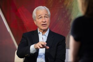 Alerta Máximo: CEO do JPMorgan Revela que a Tempestade Financeira Está Chegando – Prepare-se para Lucrar com a Crise!