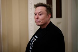 Escândalo Revelado: Elon Musk e Mark Zuckerberg em Conluio em Pedestres Hackeadas Para Roubarem Seu Dinheiro!