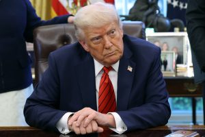 Trump Choca o Mundo: Recorde Milionário do Fundo Inaugural Pode Ser Seu Próximo Passo para Ficar Rico em Casa!