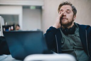 Desperte Sua Riqueza: Como Parar de Perseguir o Tempo e Usar sua Energia para Faturar em Casa!