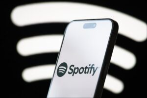 Spotify Revela: Criadores de Podcast Faturam Mais de US$ 100 Milhões! Você Não Vai Acreditar Como!