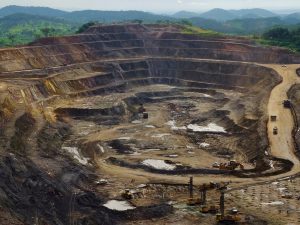 A África em Revolta: Exigindo o Controle de Seus Minerais Cruciais! É Hora de Parar a Ajuda e Começar a Luta!