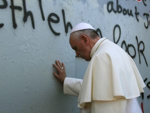 PAPA FRANCISCO DESAFIA O MUNDO: Mensagem CHOCANTE para os PALESTINOS!