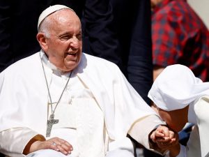 Papa Francisco: A Revolução que Abala a Igreja! Limites Ultrapassados, Mas Ninguém Quebrou!