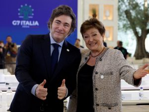 Argentina Em Choque: Protege Bilhões do FMI Enquanto Libera Controles de Moeda!