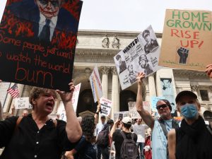 Caos nas Ruas: Militantes Anti-Trump Aceleram Conflitos em Comícios Espetaculares nos EUA!
