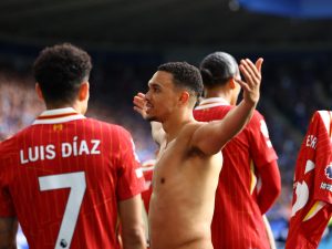 CHOQUE NO FUTEBOL! Liverpool RUMA AO TÍTULO APÓS DESESPERADA QUEDA DO LEICESTER!