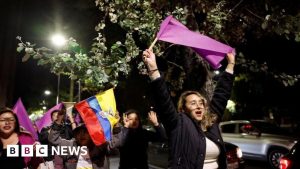 Alerta Máximo: Líder de Centro-Direita Desafia Expectativas e Garante Reeleição em Virada Explosiva!
