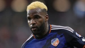 Escândalo Choque: Ex-estrela da MLS Aaron Boupendza Morre aos 28 em Queda Fatal!