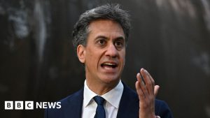 Miliband DESMASCARA OPOSITORES: ‘Bobagem e Mentiras’ em Guerra de Propagandas!