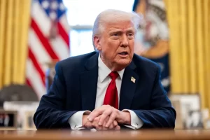 Trump Culpa Sua Própria Política pelo Colapso do Turismo nos EUA: O Que os Viajantes Têm a Dizer?