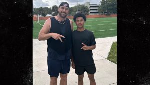 Travis Kelce Revela Segredos Bombásticos Durante Treino Surpresa com Jovens da Geórgia!