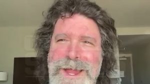 Mick Foley Revela o PESO do Acidente de Carro: Agradecimento Bombástico à Rocha!
