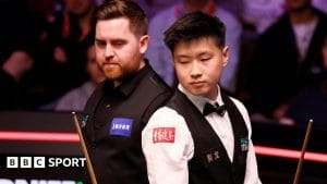 Zhao Xintong APONTA FUZIL e DESTRÓI Jak Jones no Mundial de Sinuca! Saída Explosiva à Vista!