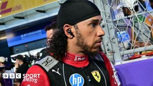 <p><strong>"Hamilton Chocante: Grande Prêmio da Arábia Saudita Acaba em Caos e Desespero!"</strong></p>