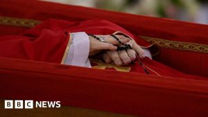 CHOQUE NO VATICANO: Papa Francisco em Caixão Aberto! O que Aconteceu?