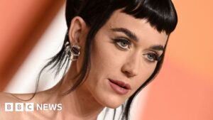 Katy Perry em Crise: Sentiu-se ‘Agredida e Machucada’ por Polêmica Brawlash Azul!