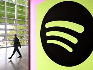 ALERTA MUNDIAL: Spotify CAI e Deixa Milhões em PÊNALTIS Musicais!