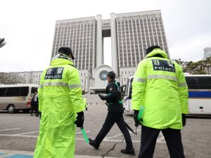 EX-PRESIDENTE DA COREIA DO SUL NO BANCO DOS RÉUS: INSURRIÇÃO OU INOCÊNCIA?
