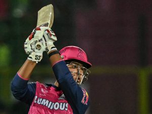 FENÔMENO DO CRÍQUETE: Garoto de 14 Anos Faz História no IPL!