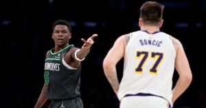 UAU! Lakers Derrapam em Jogo 1 dos Playoffs: Doncic Brilha com 37, Mas Para Queda Espetacular!