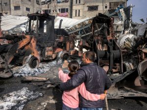 CHACINA EM GAZA: 28 MORTOS e ESCAVADEIRAS DESPEDACADAS na Caça às Vítimas!
