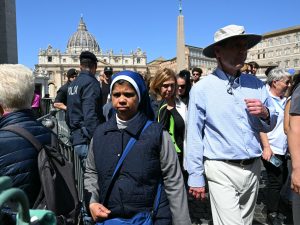 Vaticano em Luto: Multidões Chocadas se Reúnem Após a Morte do Papa Francisco!