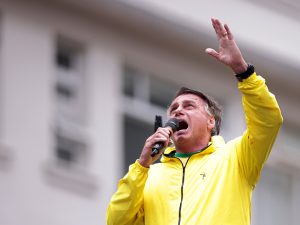 URGENTE: Bolsonaro Luta pela Vida Após Cirurgia de 12 Horas!