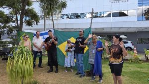 Apocalipse Político: Apoiador de Bolsonaro Garante que Sua Missão no DF é um ‘Mandato Divino’!