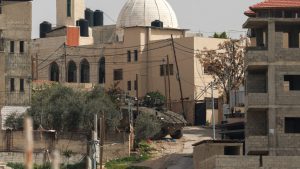 “Família em Carro Alvo de Ataque Aéreo em Jenin: Um Drama Chocante e Urgente!”