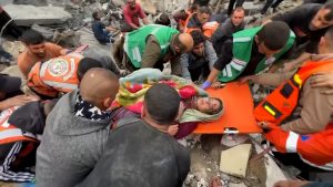 URGENTE: Mulher Grávida Resgatada dos Escombros em Ataque Bombástico em Gaza!