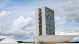 Escândalo na Câmara: Projetos de Lei Prometem Salário Para Delações de Assédio!