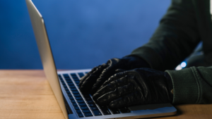 ALERTA MÁXIMO: Fraude Explode 41,6% no Brasil em 2025 – O País à Beira do Caos!