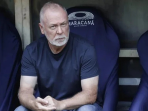 Mano Menezes Choca o Mundo dos Famosos: Retorno Bombástico ao Grêmio Após 20 Anos Cruzando Polêmicas!