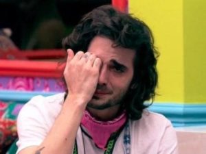 Fiuk Revela Crise Financeira CHOCANTE e OITO Anos de Cancelamento por Venda de Guitarra!