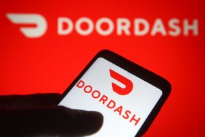 Doordash vs. Uber: A Batalha Épica que Pode Mudar a Tecnologia para Sempre!