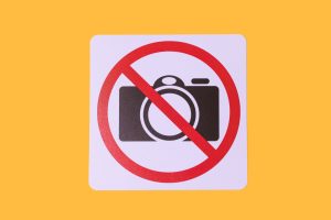 Polônia em Choque: Governo Tenta Silenciar Fotografias de Monumentos Cruciais!