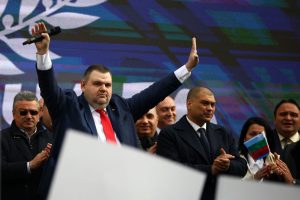 Bulgária em Chamas: Político Sancionado Une Forças com Orbán e Revela Segredos Explosivos!