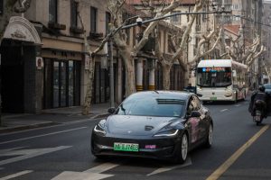 Tesla Lança Testes de Carona FSD: Funcionários Colocados em Risco na Revolução do Transporte!