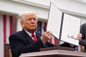 Impacto CHOCANTE: Trump Salva Smartphones e Laptops da TORRE DE TARIFAS!