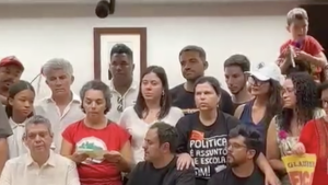 Crianças e MST Invadem a Câmara: Glauber Braga Sob Fogo Cruzado!