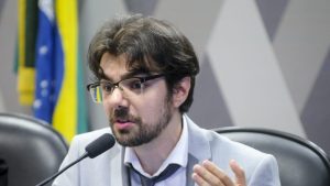 BNDES Sob Ataque: Guilherme Mello à Frente da Revolução Econômica!